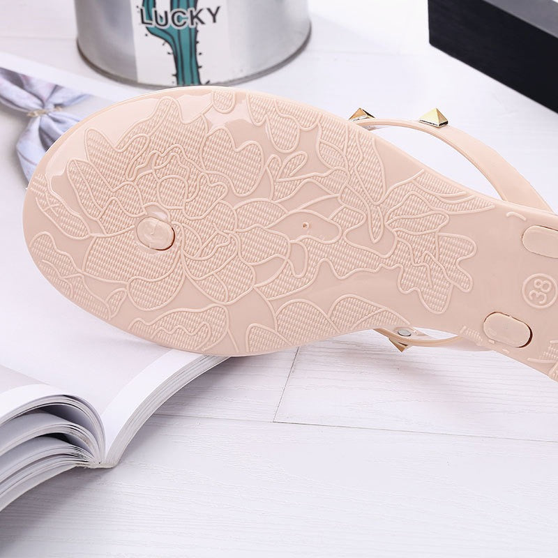 New style rivet shoes, bow shaped flip flops, summer beach outings, flat bottomed transparent jelly crystal slippers for women